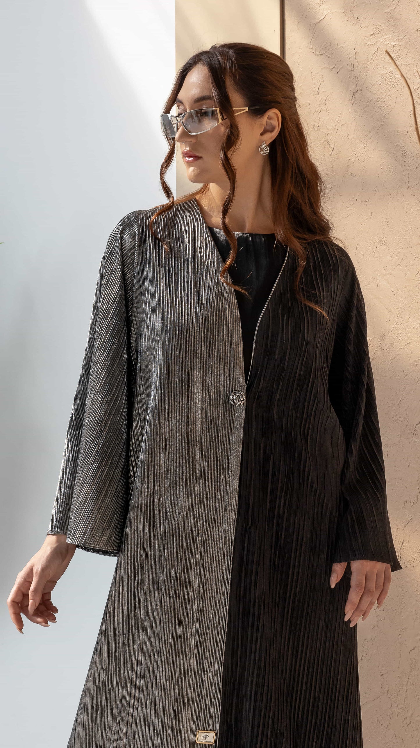 HIND | Noir Argent Luxe black and silver abaya close up metallic ribbed texture detail