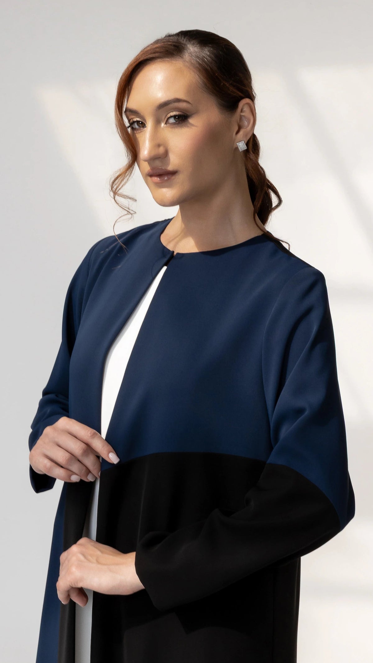 LAYZA | Obsidian Sapphire Abaya Modern two-tone abaya in obsidian black and sapphire blue by Diva Atelier