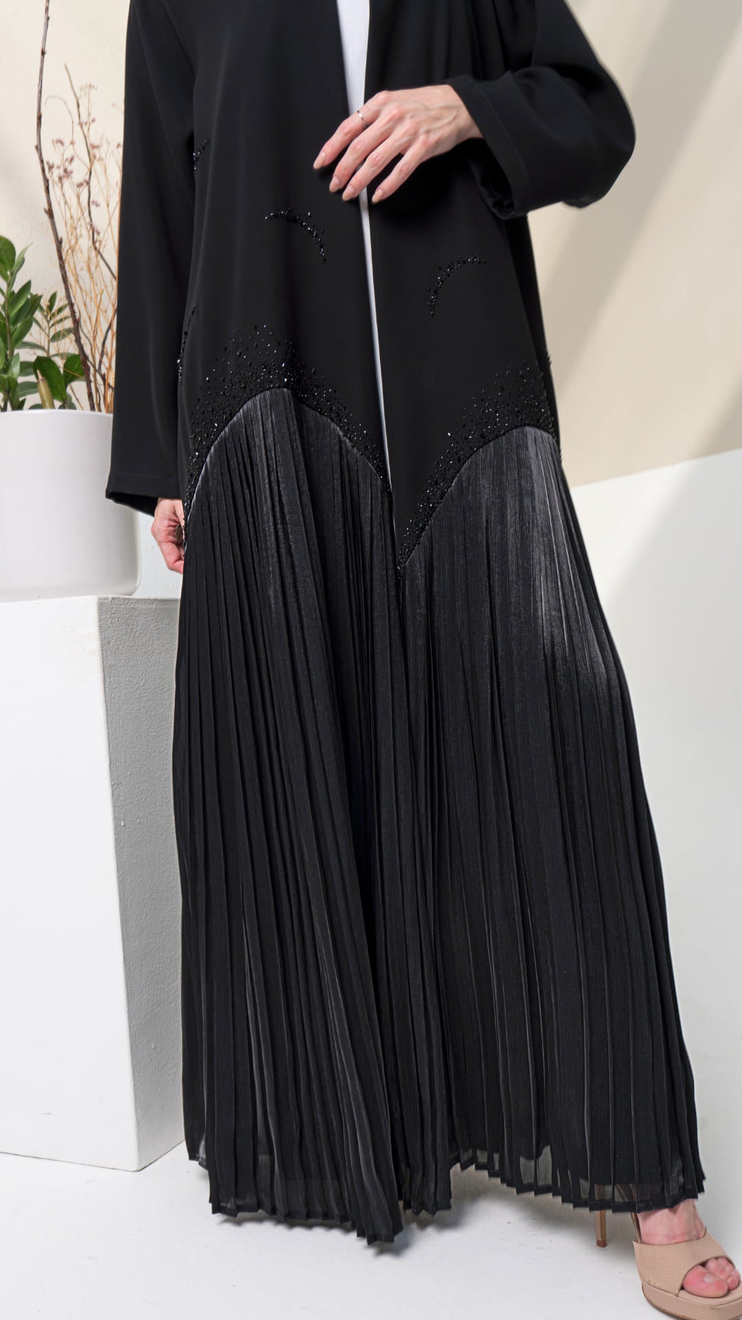 MIRA | Shadow Luxe Close up of Mira Noir Shadow Luxe lower panel and silhouette in black luxury abaya 