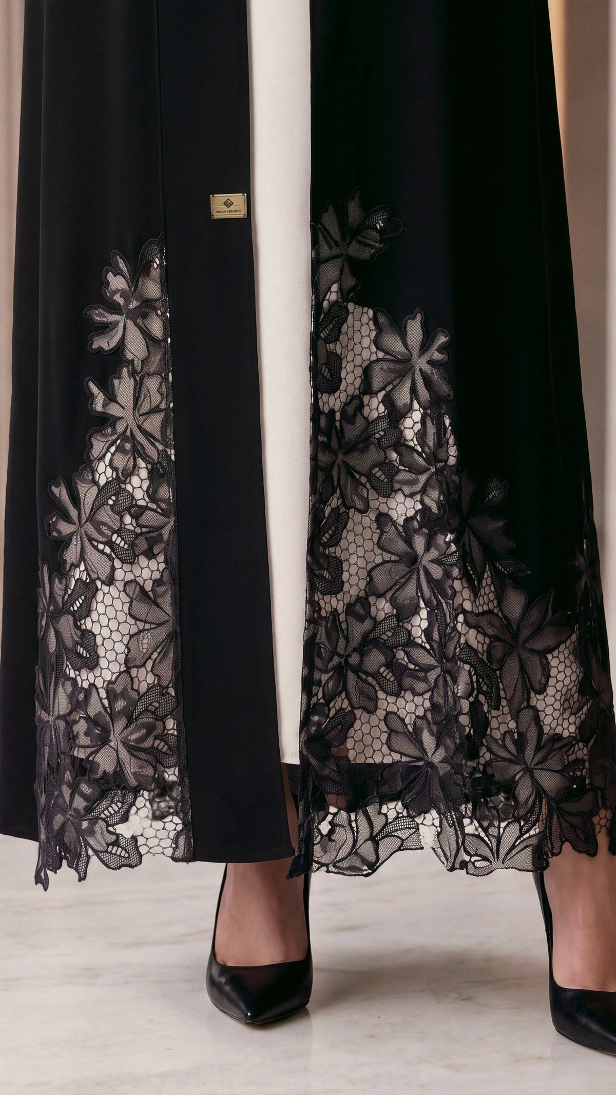 DALAL lace triangle at the front hem