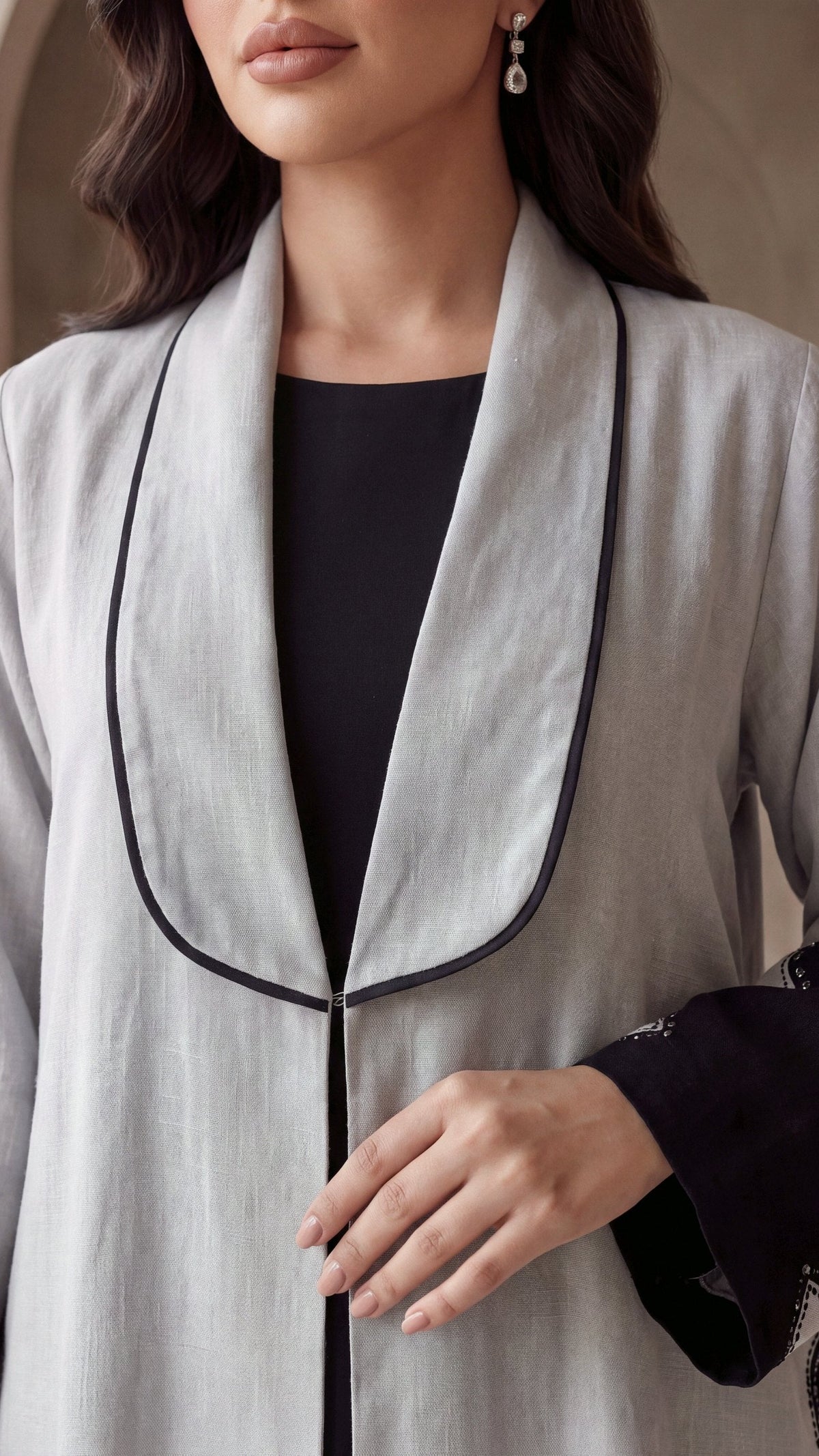 LUJAIN shawl collar with black piping close-up