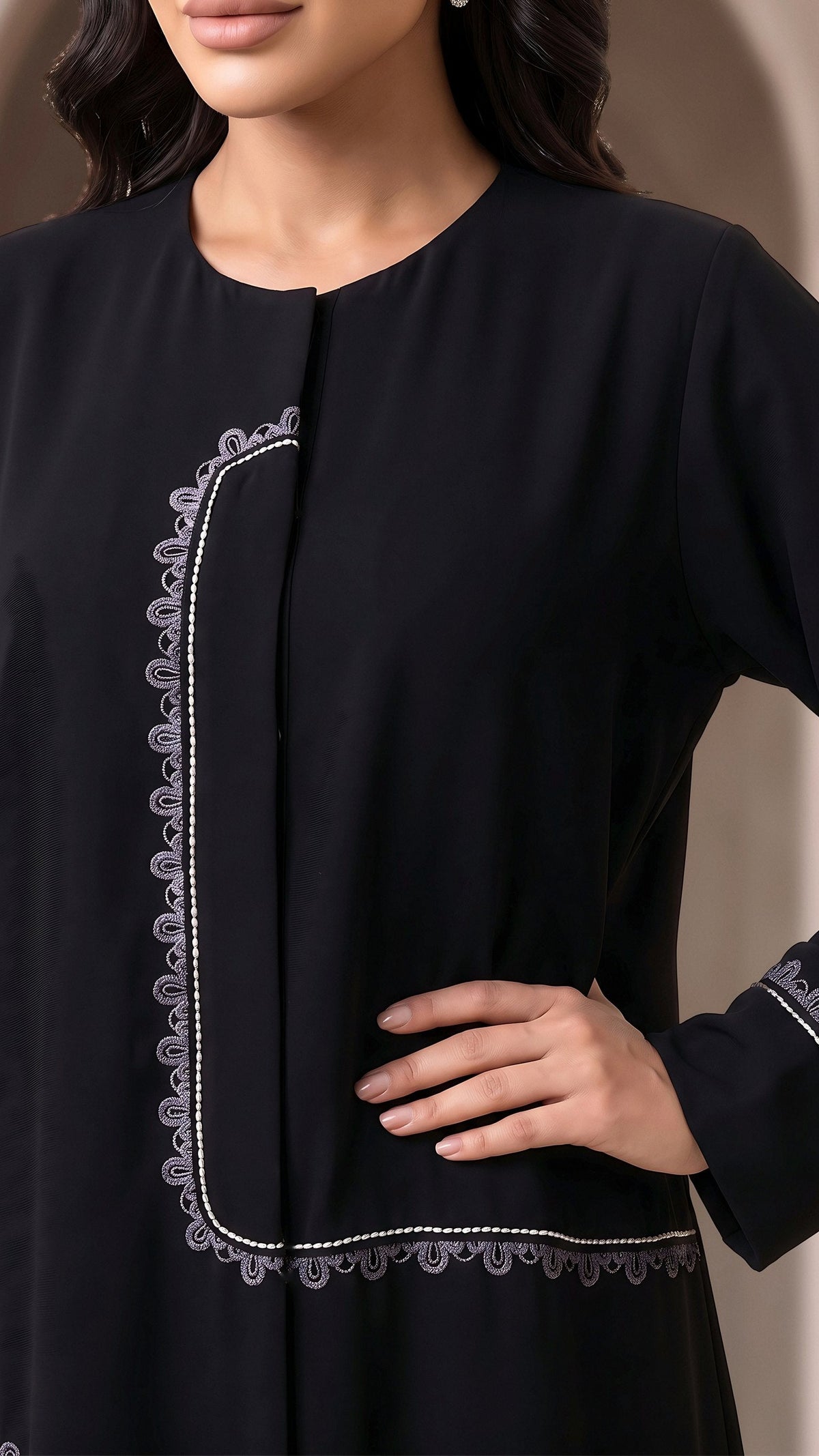 RETAJ scalloped embroidered frame close-up