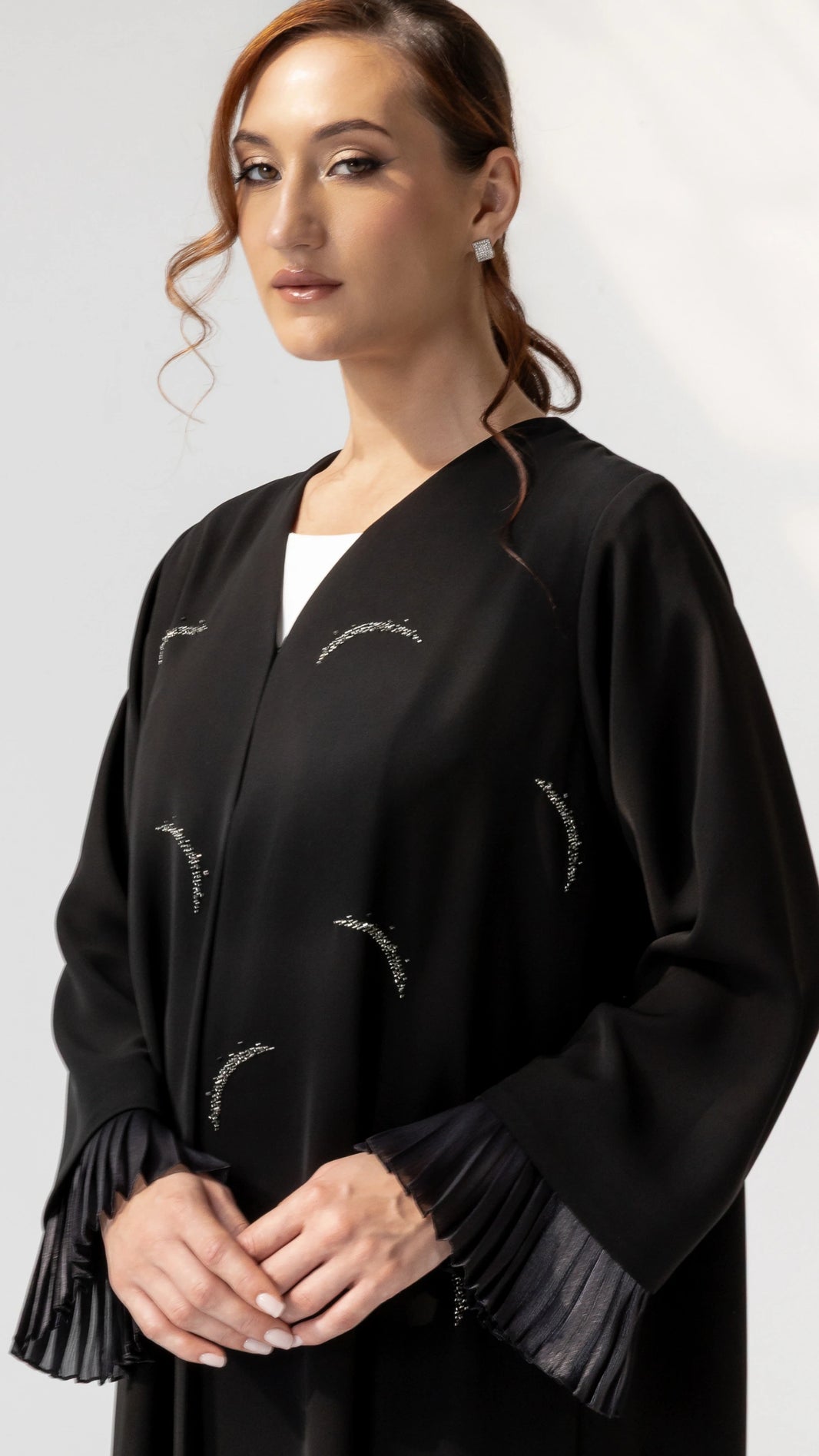 LUNARA Noir Crescent abaya by Diva Atelier - Video